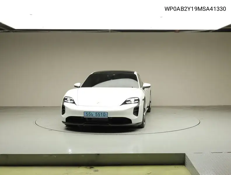 Porsche Taycan 2021 года выпуска