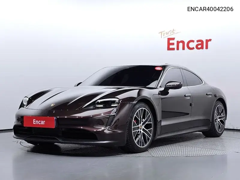 Porsche Taycan 2021 года выпуска