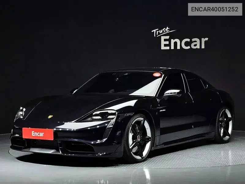 Porsche Taycan 2021 года выпуска