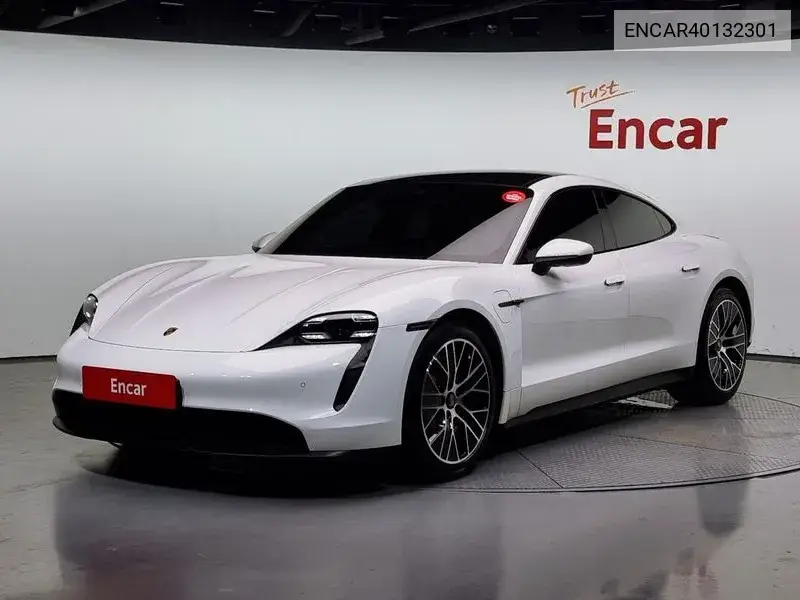 Porsche Taycan 2021 года выпуска