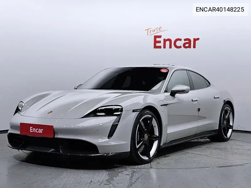 Porsche Taycan 2021 года выпуска
