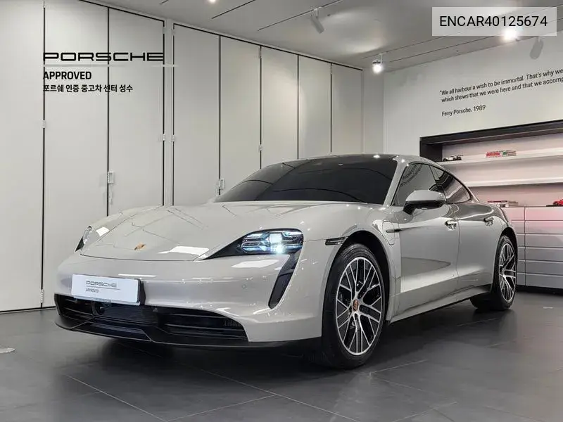 Porsche Taycan 2022 года выпуска