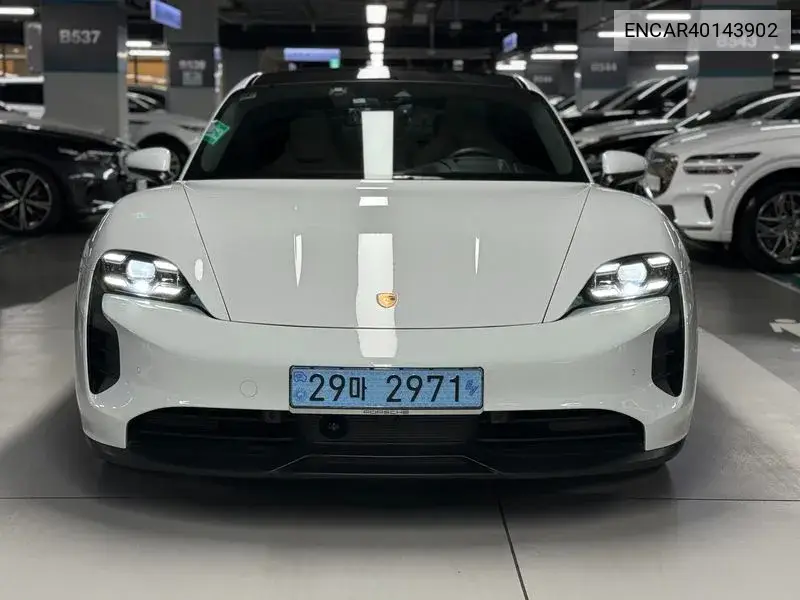 Porsche Taycan 2022 года выпуска