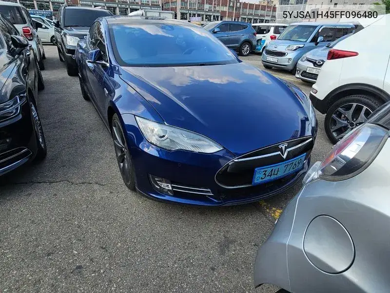 Tesla Model S 2015 года выпуска