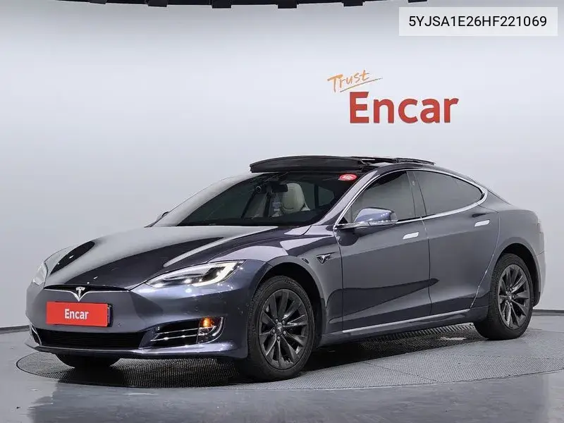 Tesla Model S 2017 года выпуска