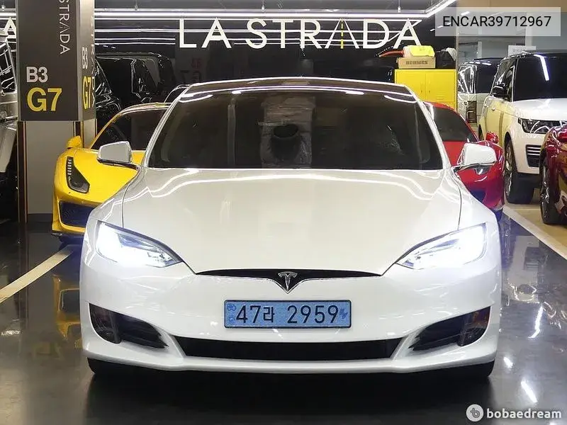 Tesla Model S 2017 года выпуска