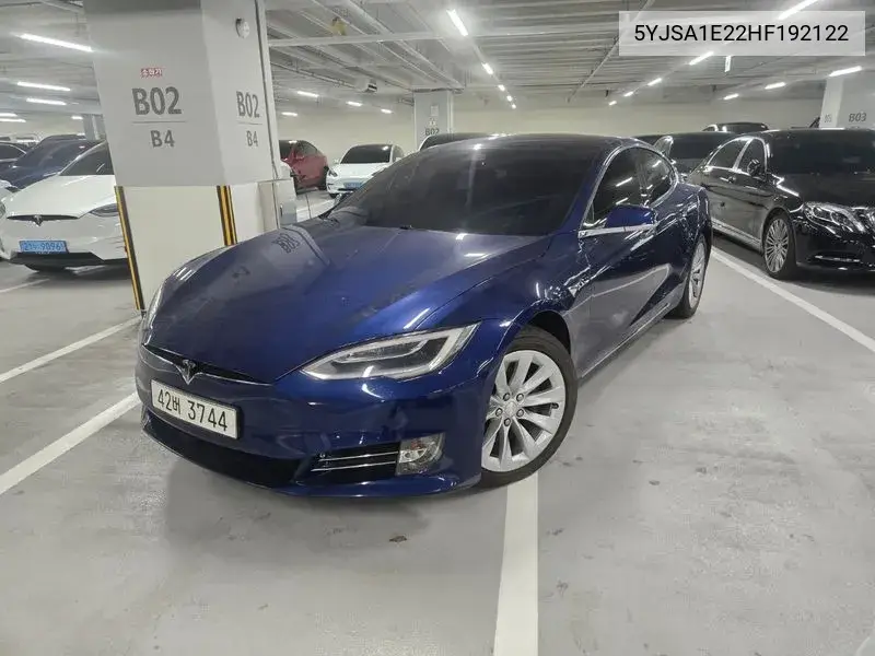 Tesla Model S 2017 года выпуска