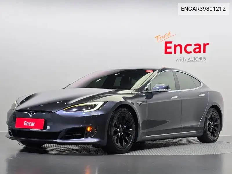 Tesla Model S 2017 года выпуска