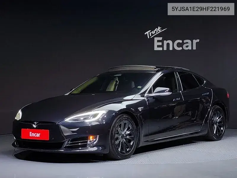 Tesla Model S 2017 года выпуска