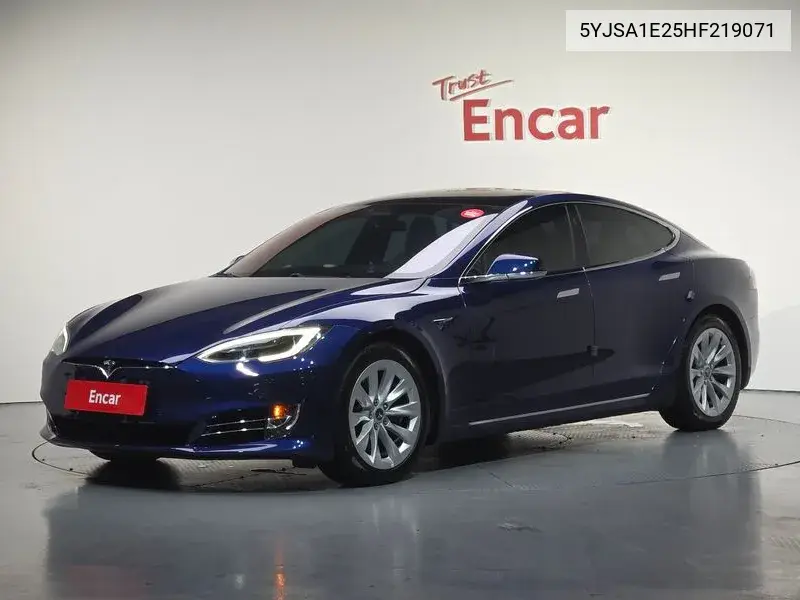 Tesla Model S 2017 года выпуска