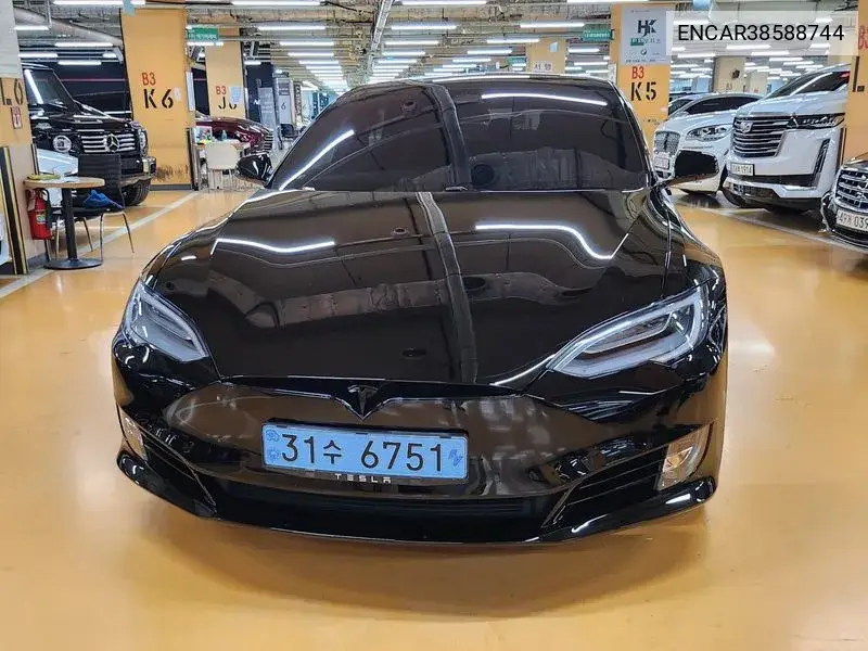 Tesla Model S 2020 года выпуска