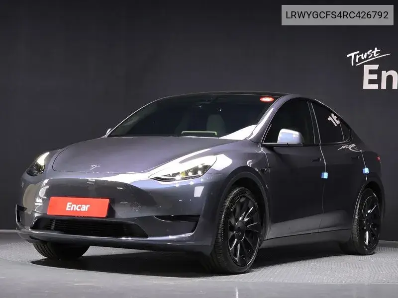 Tesla Model Y 2024 года выпуска