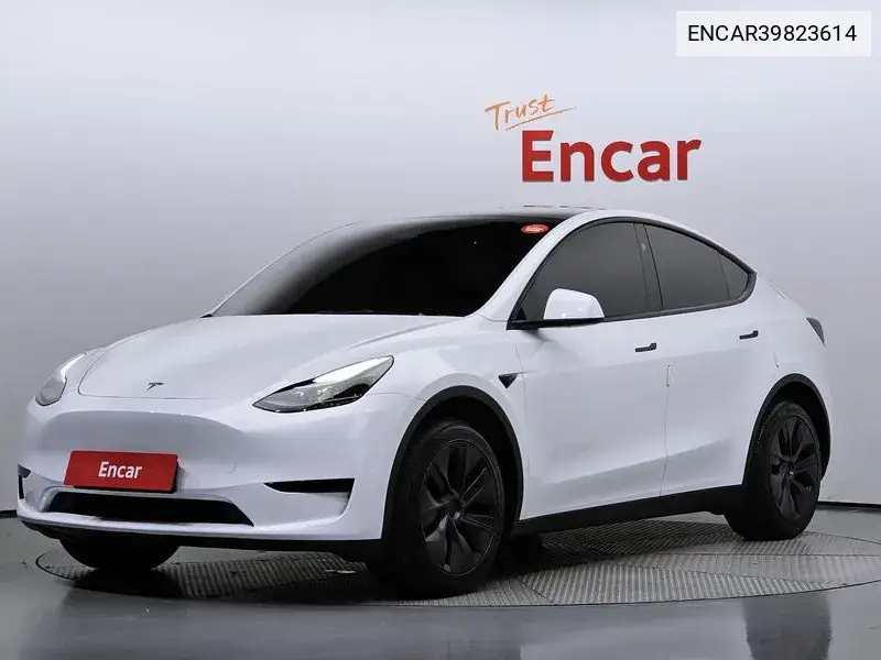 Tesla Model Y 2024 года выпуска