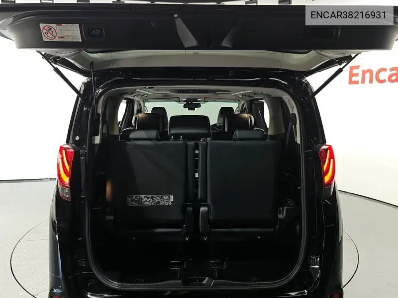 Toyota Alphard 2017 года выпуска