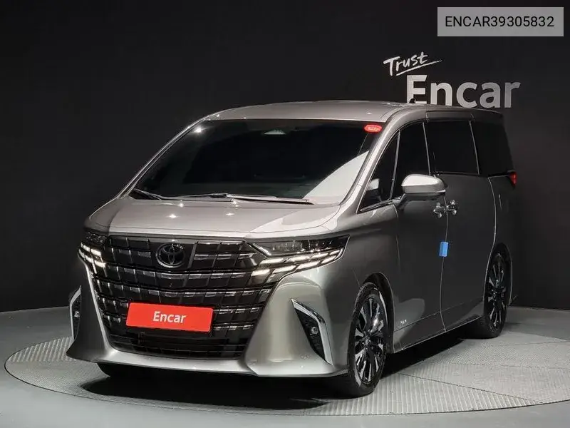 Toyota Alphard 2023 года выпуска