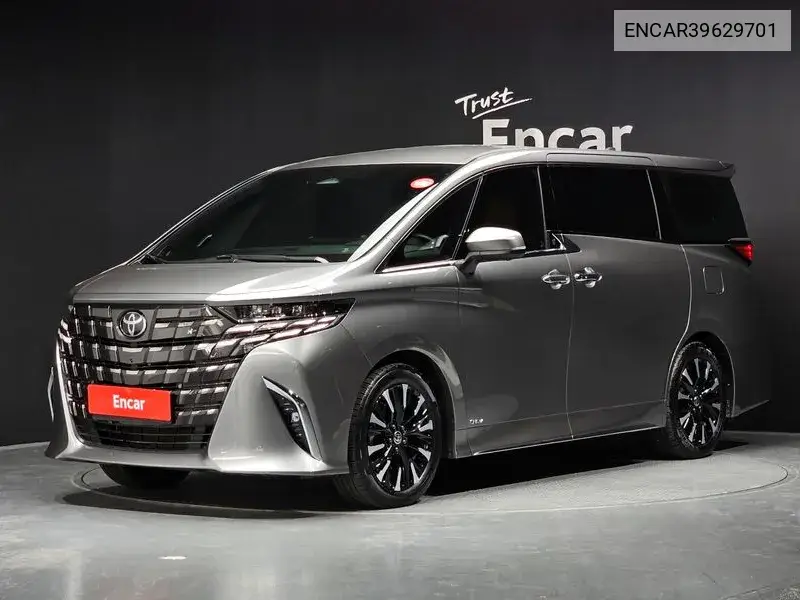Toyota Alphard 2023 года выпуска