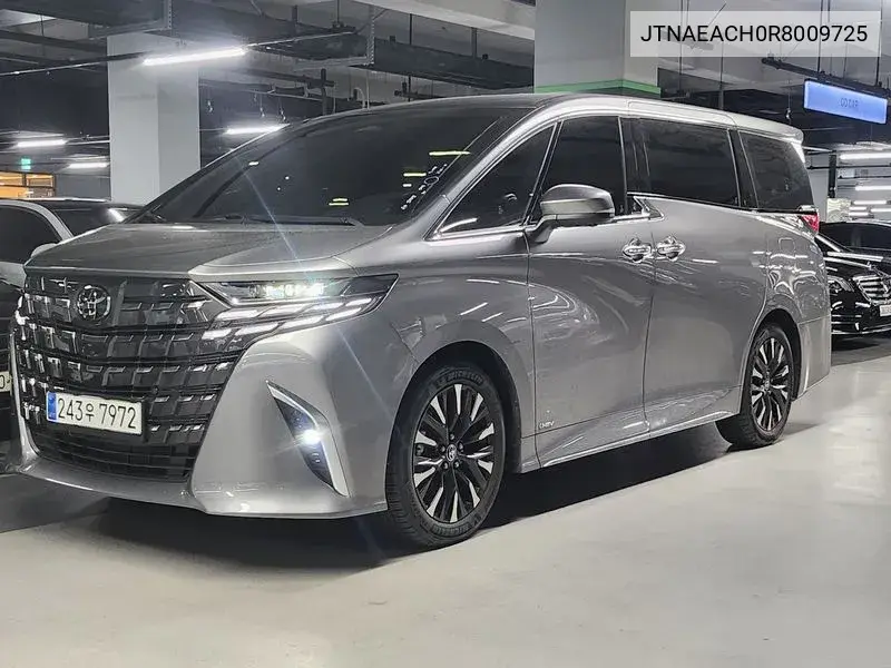 Toyota Alphard 2023 года выпуска