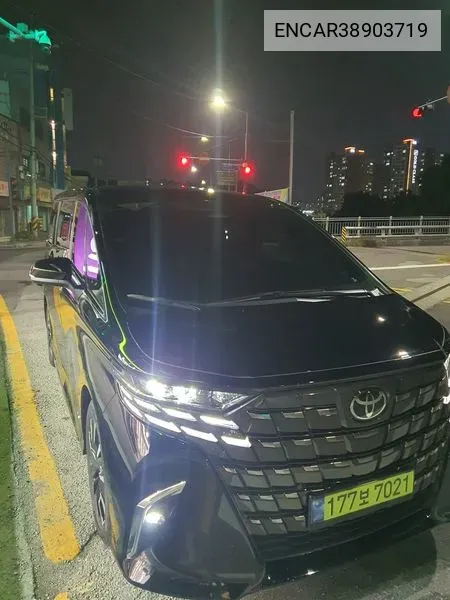 Toyota Alphard 2024 года выпуска