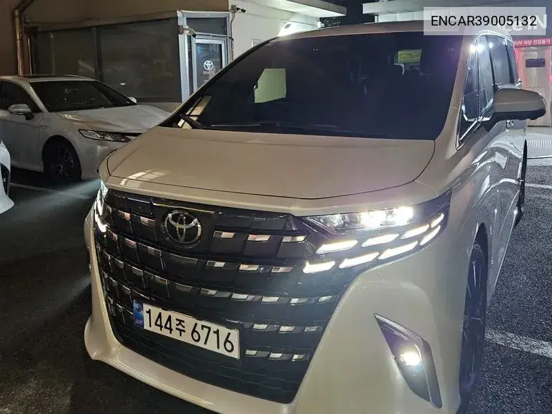 Toyota Alphard 2024 года выпуска