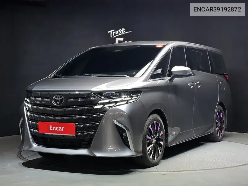 Toyota Alphard 2024 года выпуска
