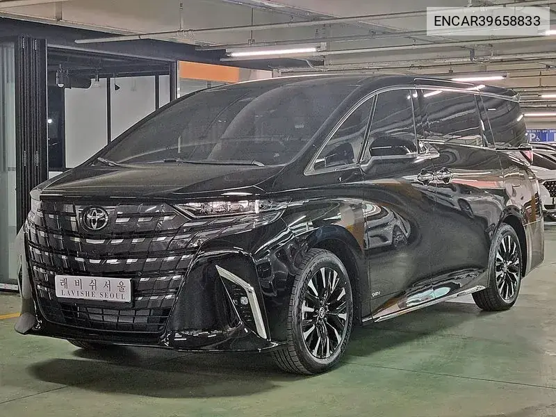 Toyota Alphard 2024 года выпуска