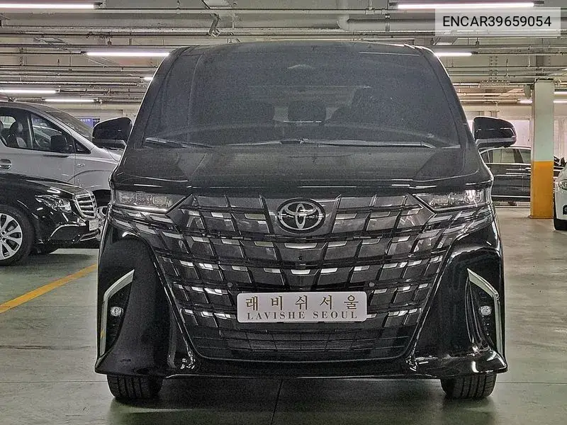 Toyota Alphard 2024 года выпуска