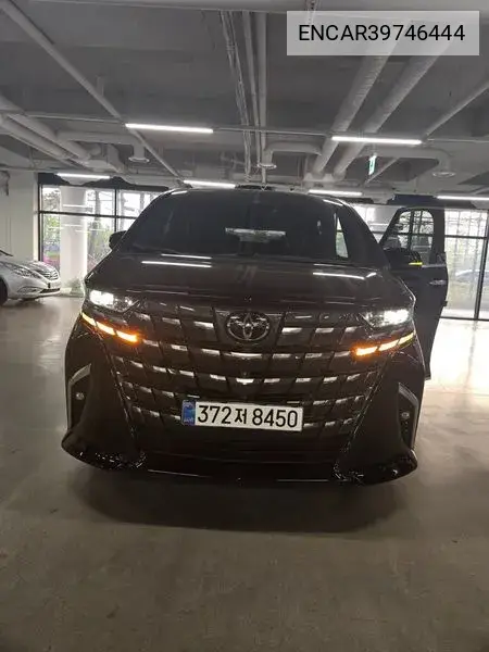 Toyota Alphard 2024 года выпуска