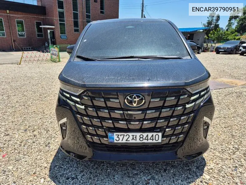 Toyota Alphard 2024 года выпуска