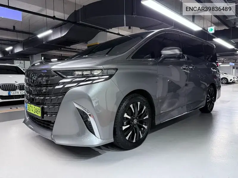 Toyota Alphard 2024 года выпуска