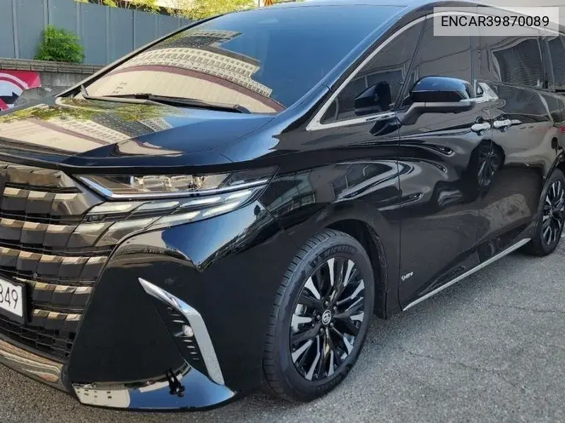 Toyota Alphard 2024 года выпуска
