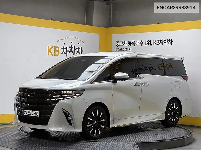 Toyota Alphard 2024 года выпуска