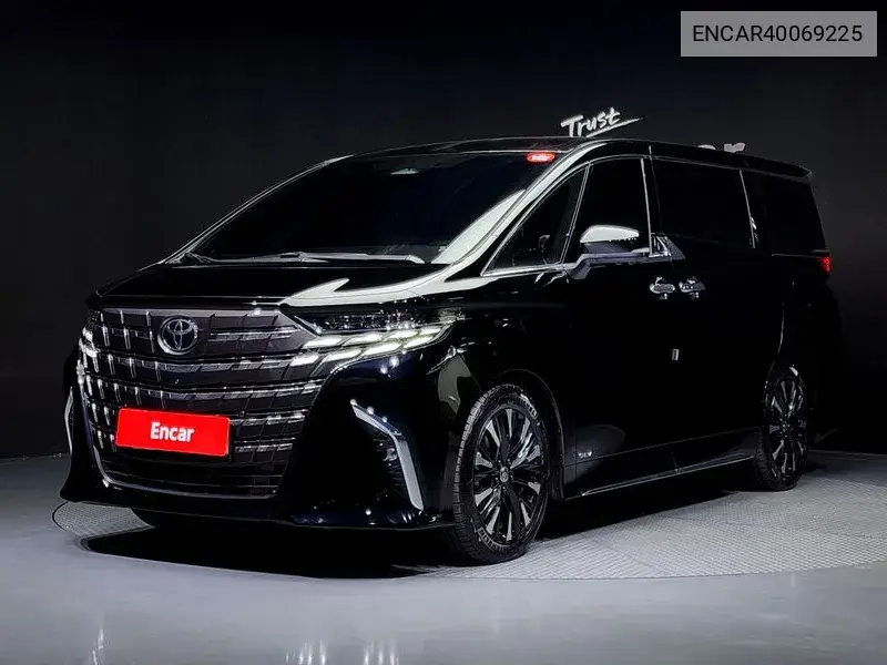 Toyota Alphard 2024 года выпуска
