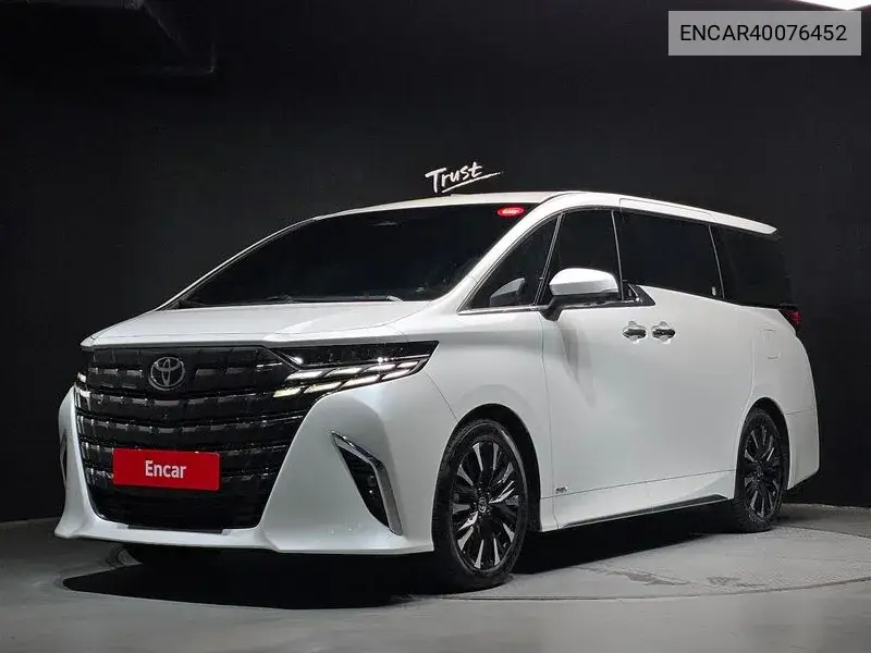 Toyota Alphard 2024 года выпуска