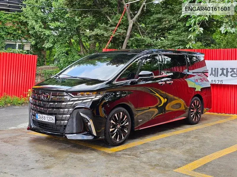 Toyota Alphard 2024 года выпуска