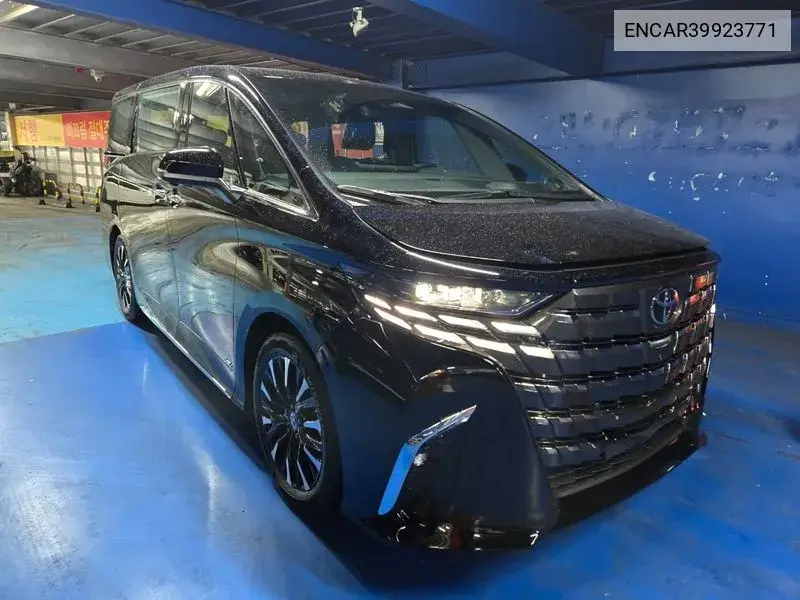 Toyota Alphard 2025 года выпуска
