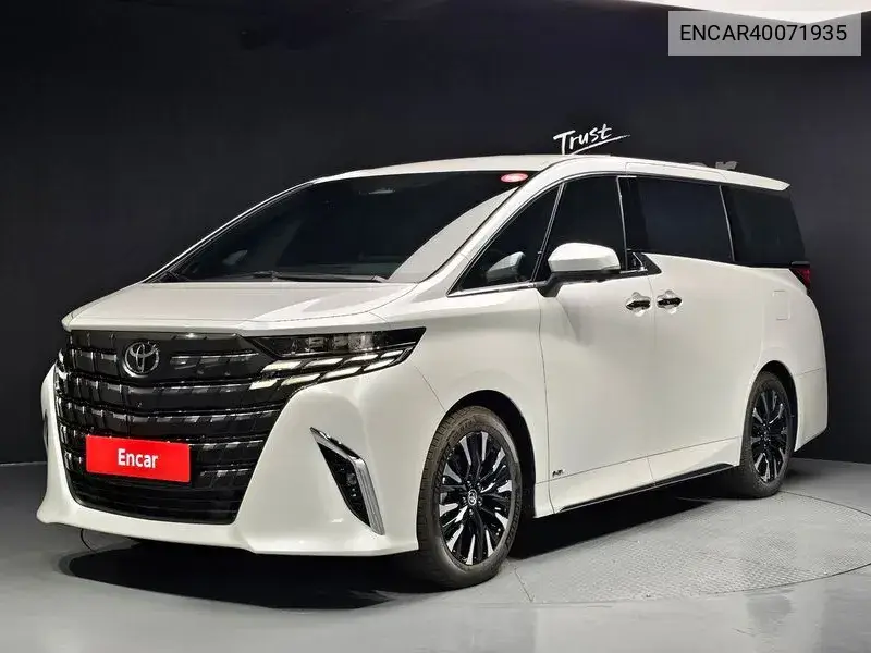 Toyota Alphard 2025 года выпуска