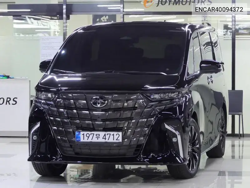 Toyota Alphard 2025 года выпуска