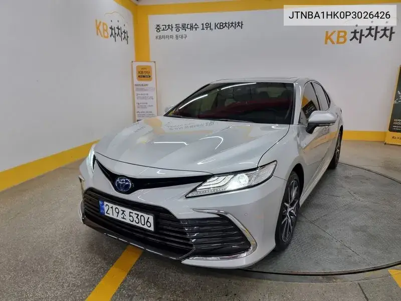 Toyota Camry 2023 года выпуска
