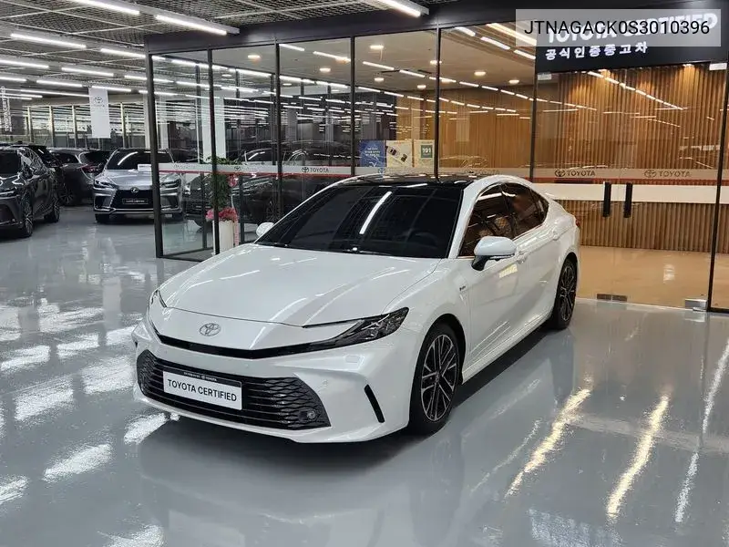 Toyota Camry 2024 года выпуска