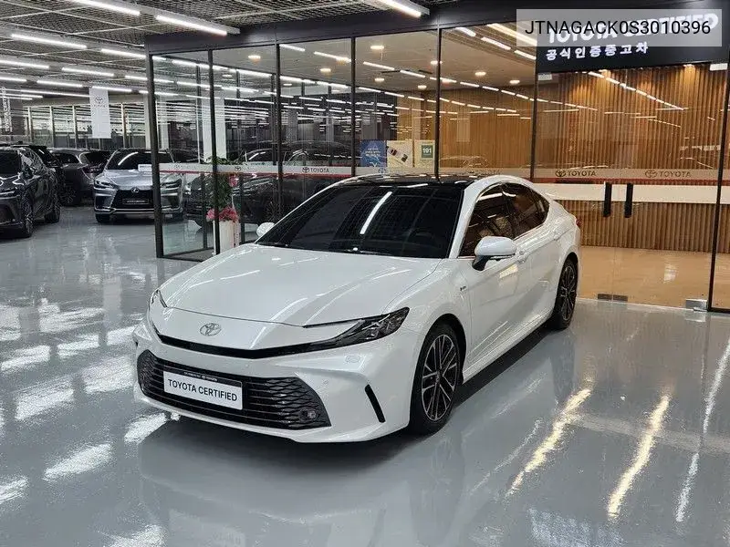 Toyota Camry 2024 года выпуска