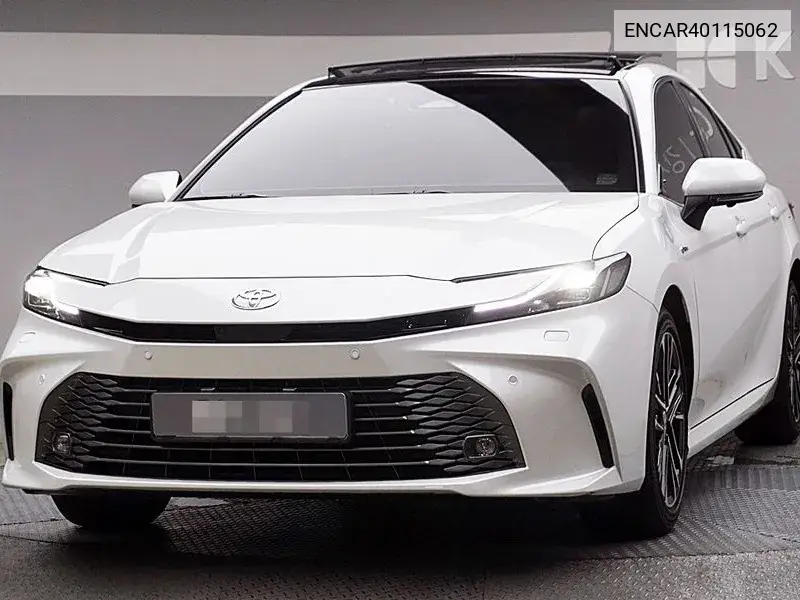 Toyota Camry 2025 года выпуска