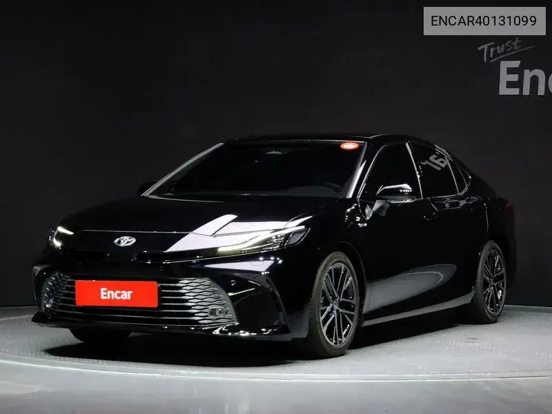 Toyota Camry 2025 года выпуска