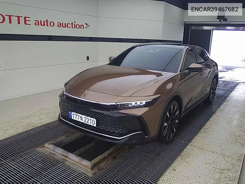 Toyota Crown Signia 2023 года выпуска