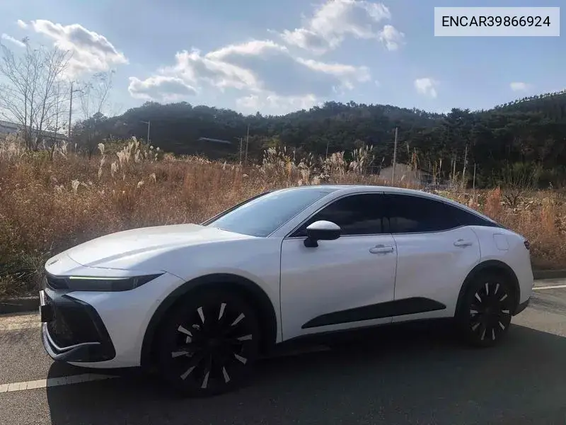 Toyota Crown Signia 2024 года выпуска