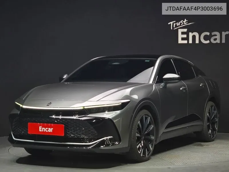 Toyota Crown 2023 года выпуска