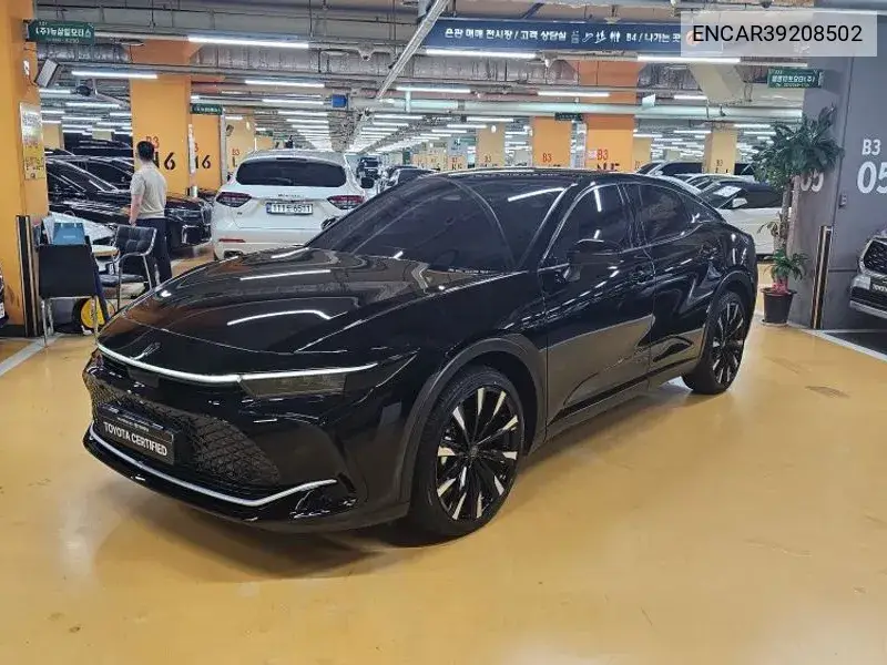 Toyota Crown 2023 года выпуска