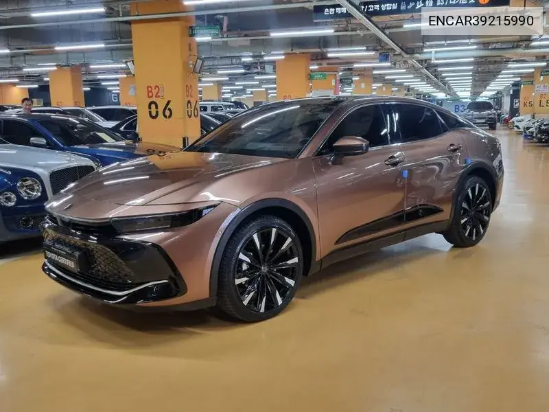 Toyota Crown 2023 года выпуска