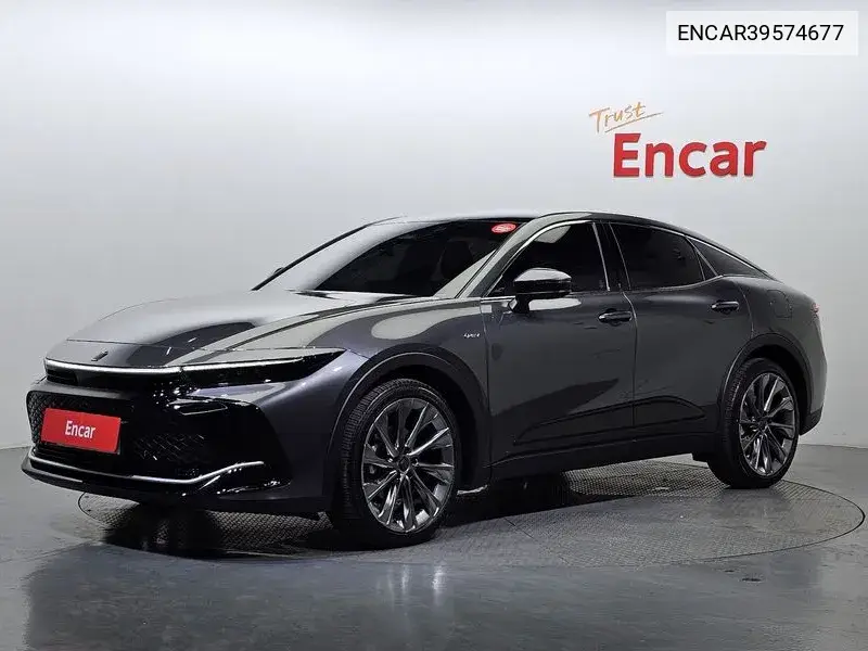 Toyota Crown 2023 года выпуска