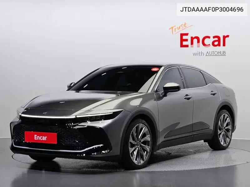 Toyota Crown 2023 года выпуска