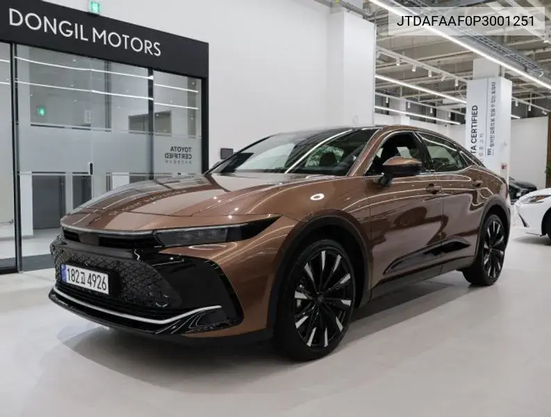 Toyota Crown 2023 года выпуска
